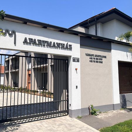 غيولا Varkapu Apartmanok 2 المظهر الخارجي الصورة